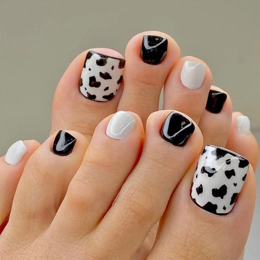 Cow Milk Black&White Toe Nail
