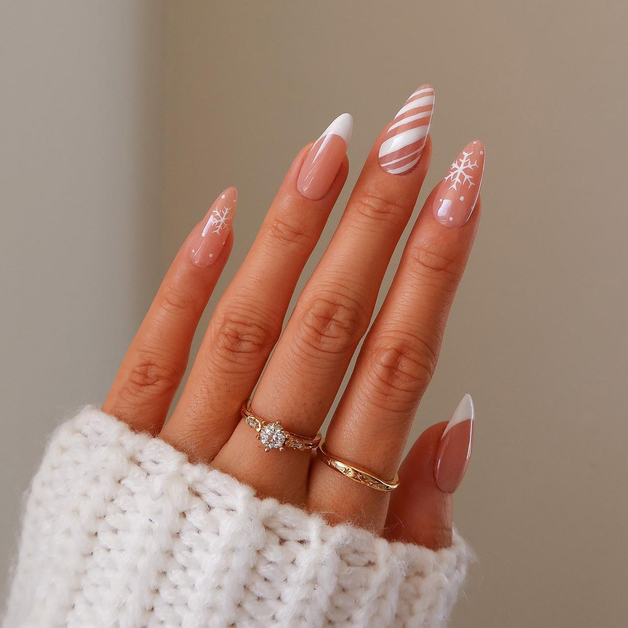 8 Christmas manicure designs that are sure to 'nail' the season